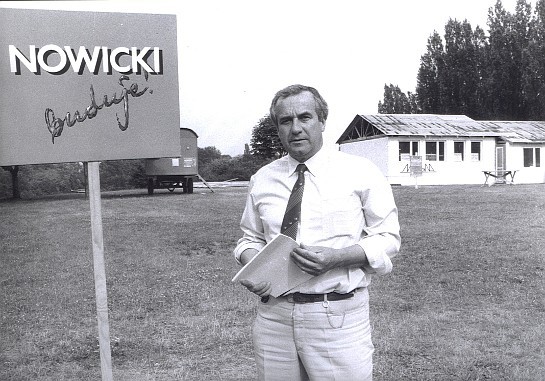 Nowicki buduje